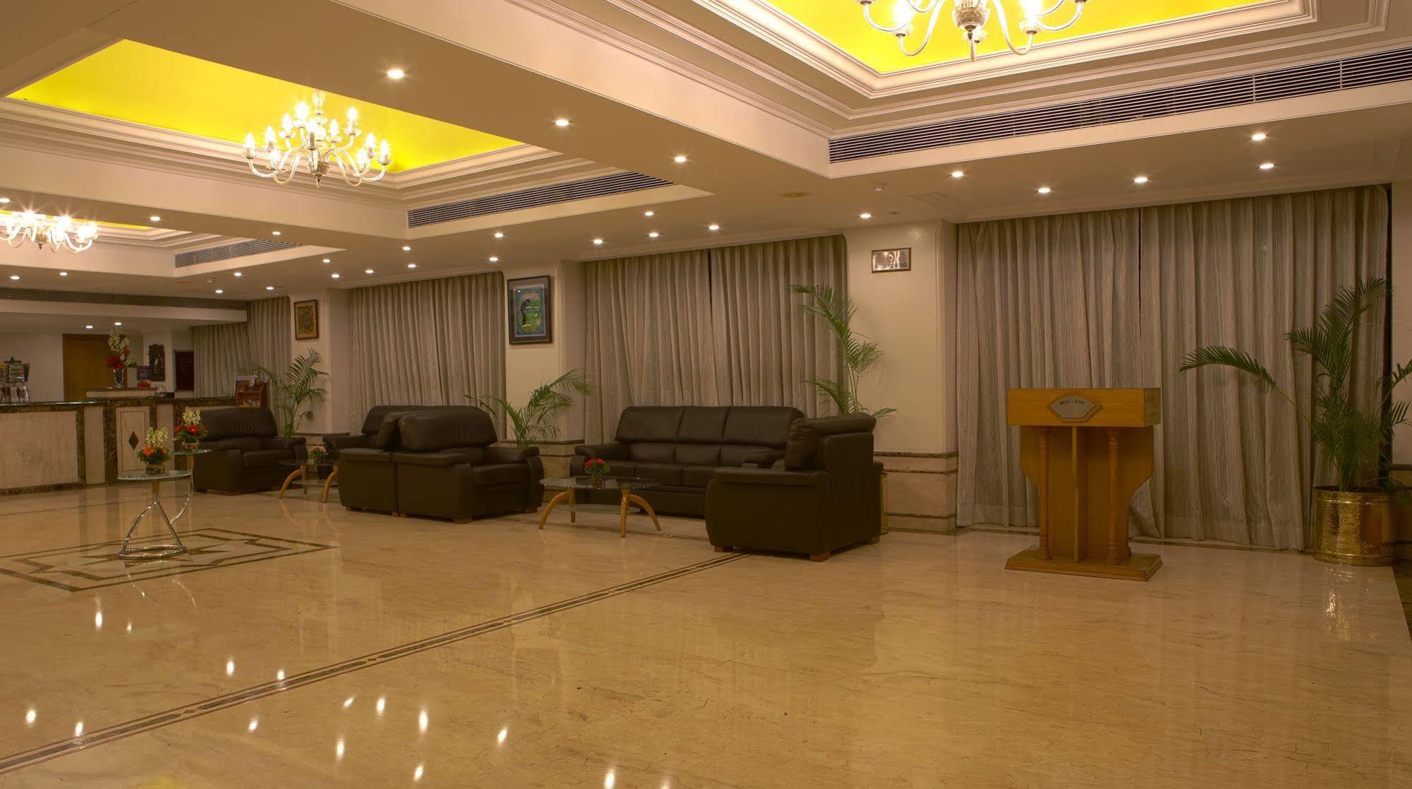 Gemini Continental, Hazratganj Lucknow Exterior foto